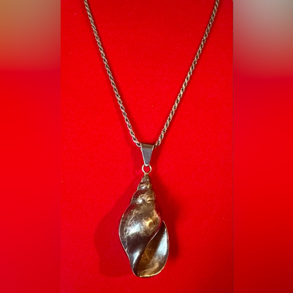 Vintage Sterling Silver Nautilus Shell Pendant Necklace